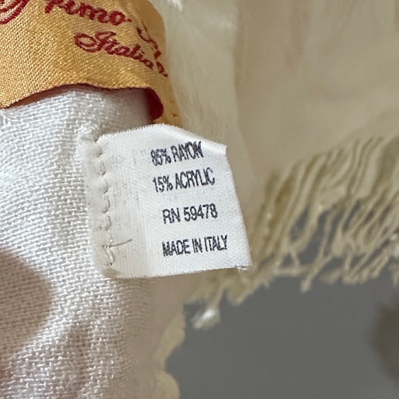 Made in Italy Ivory Textured XL Scarf with Fringe – Oversized Wrap - Picture 3 of 8